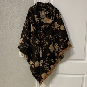 Elegant Floral Cape with Fringe